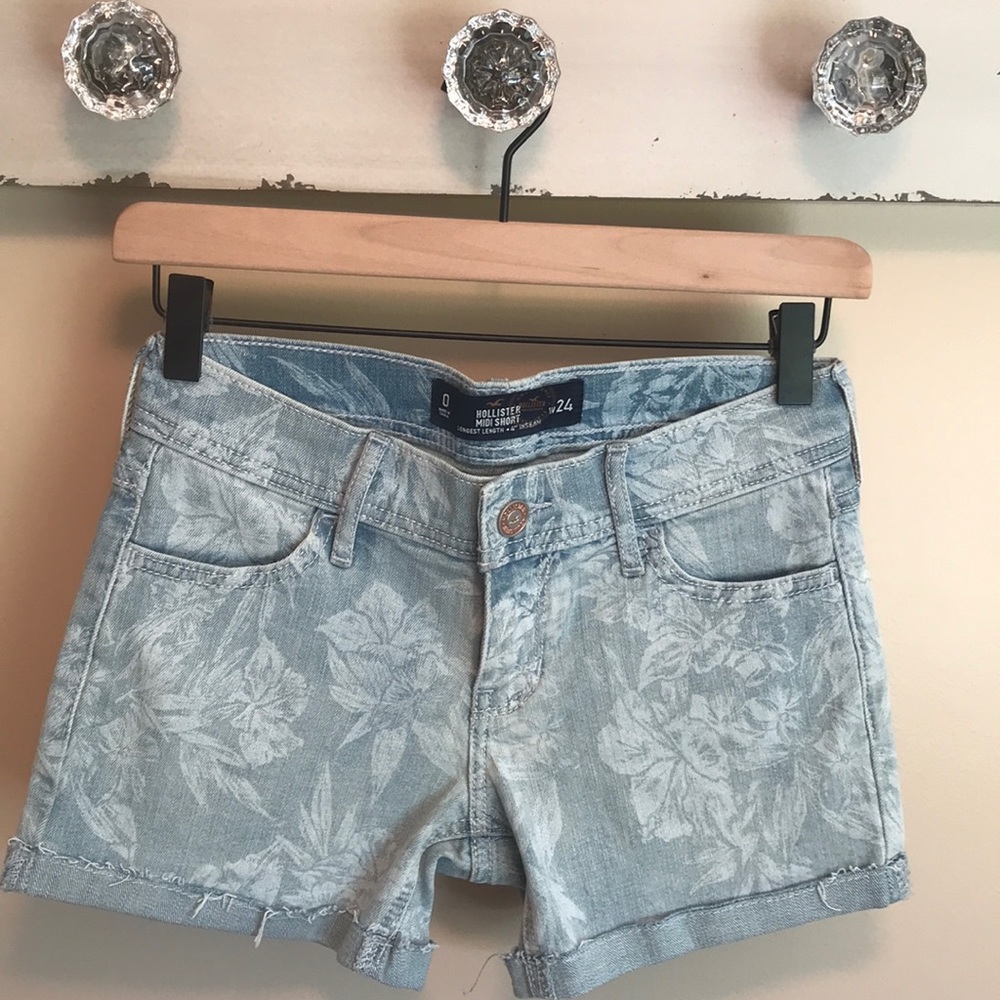 HOLLISTER  NWOT MIDI SHORTS, SIZE 24.